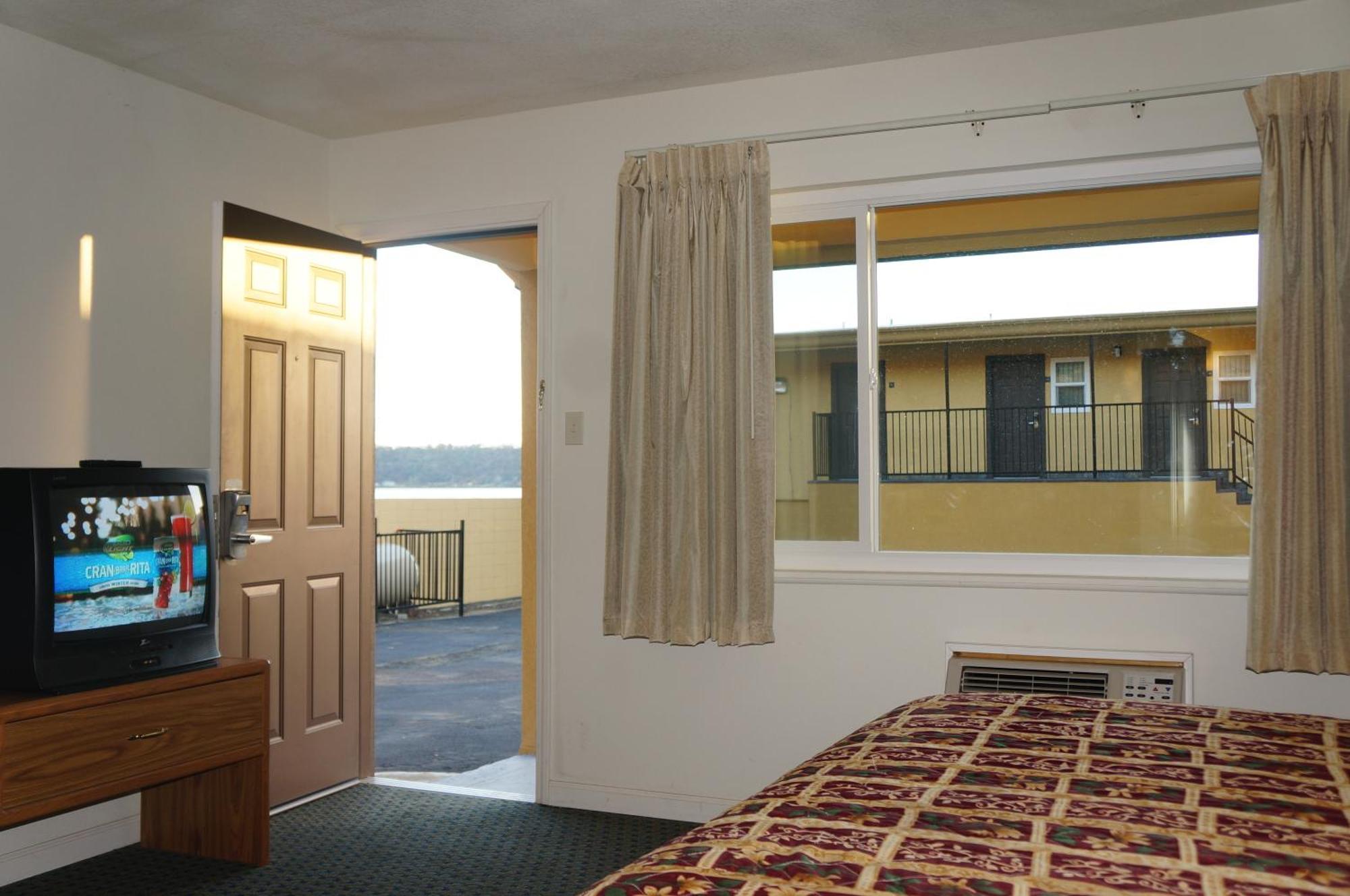 Lake Marina Inn Clearlake Oaks Bilik gambar